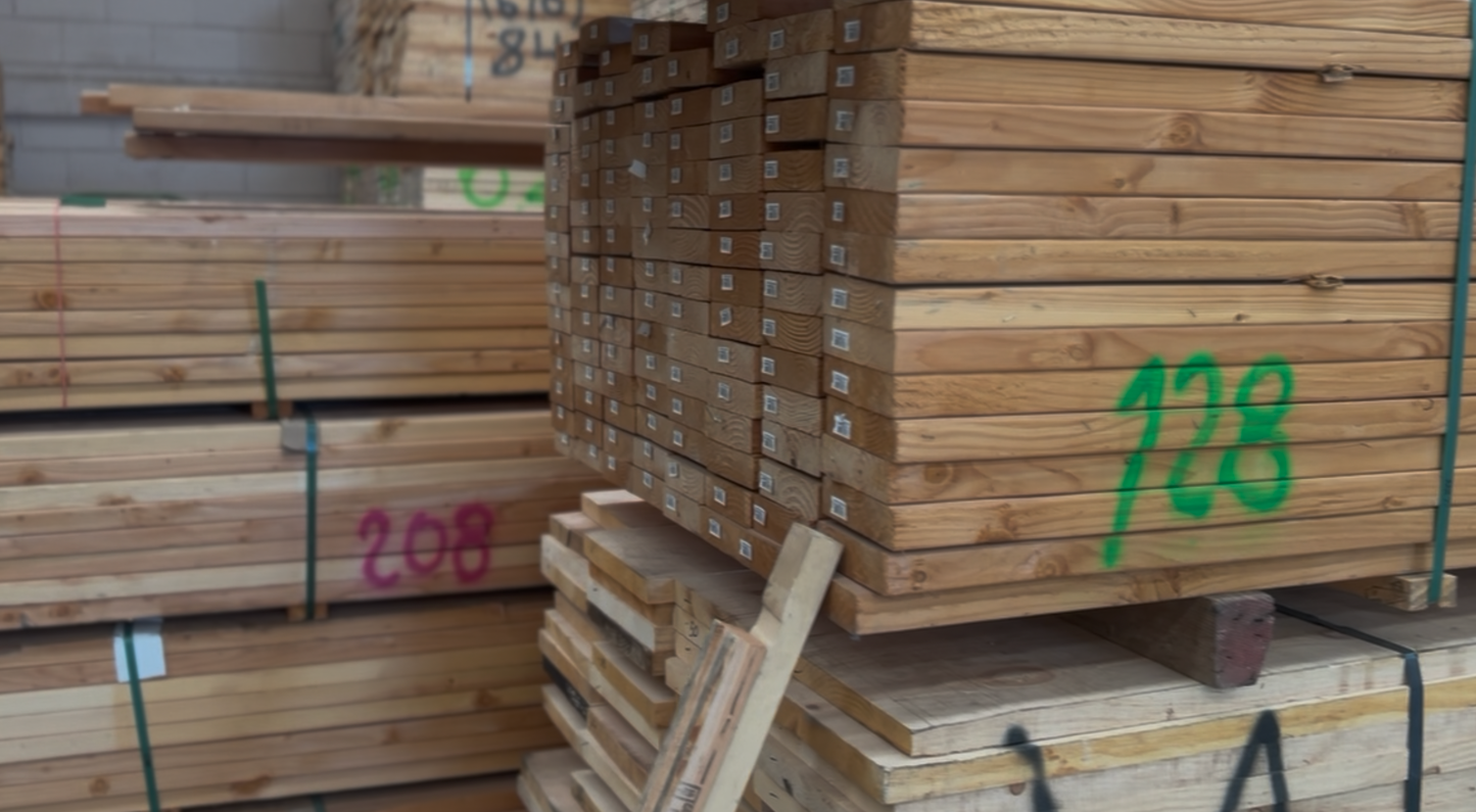 Barrote Madera PIno Americano 2x4x12 Madera Predimensionada – Calidad Premium para Construcción