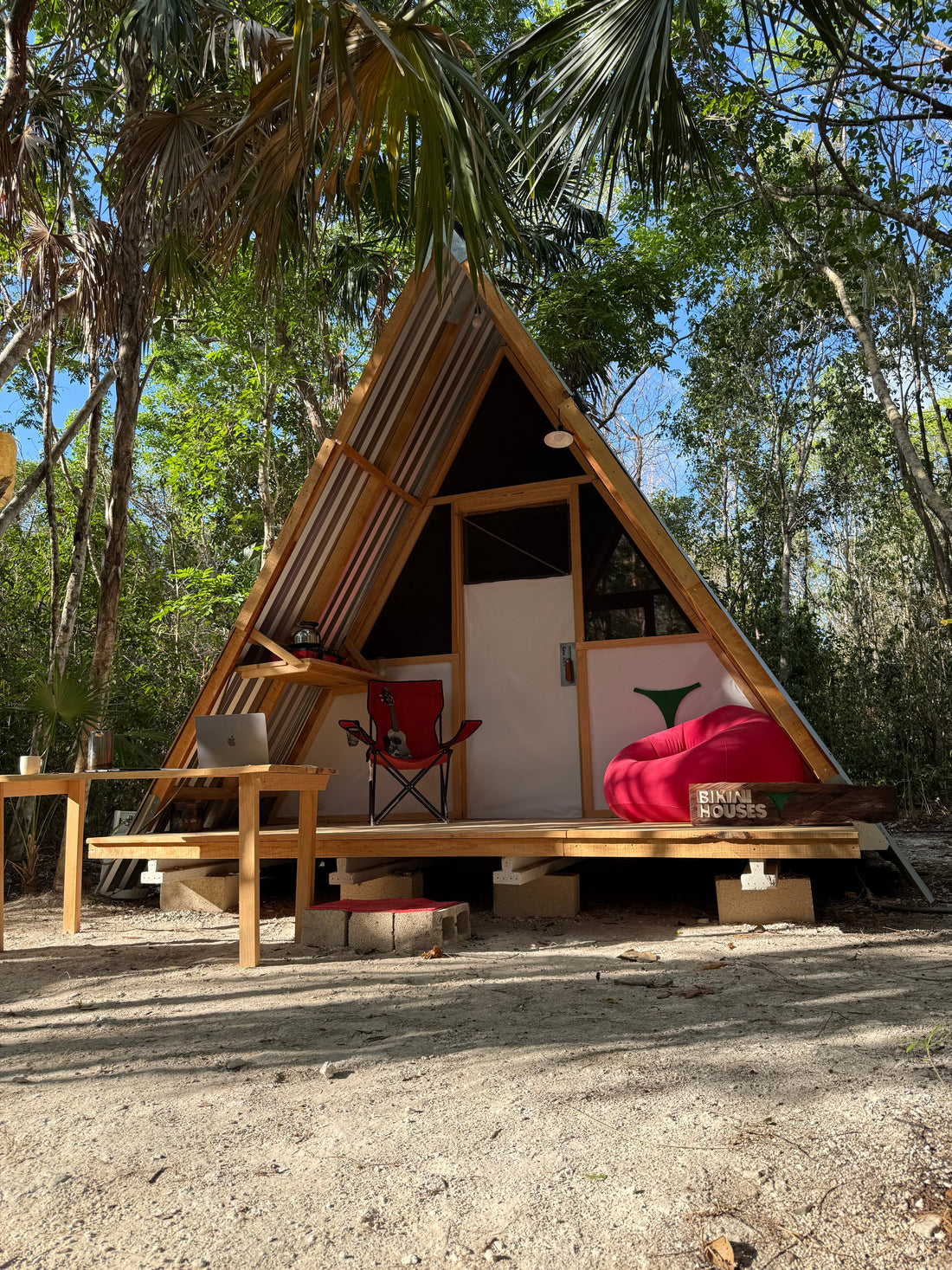 Bikini Houses Tulum: Donde la Autoconstrucción se Encuentra con el Arte y la Comunidad