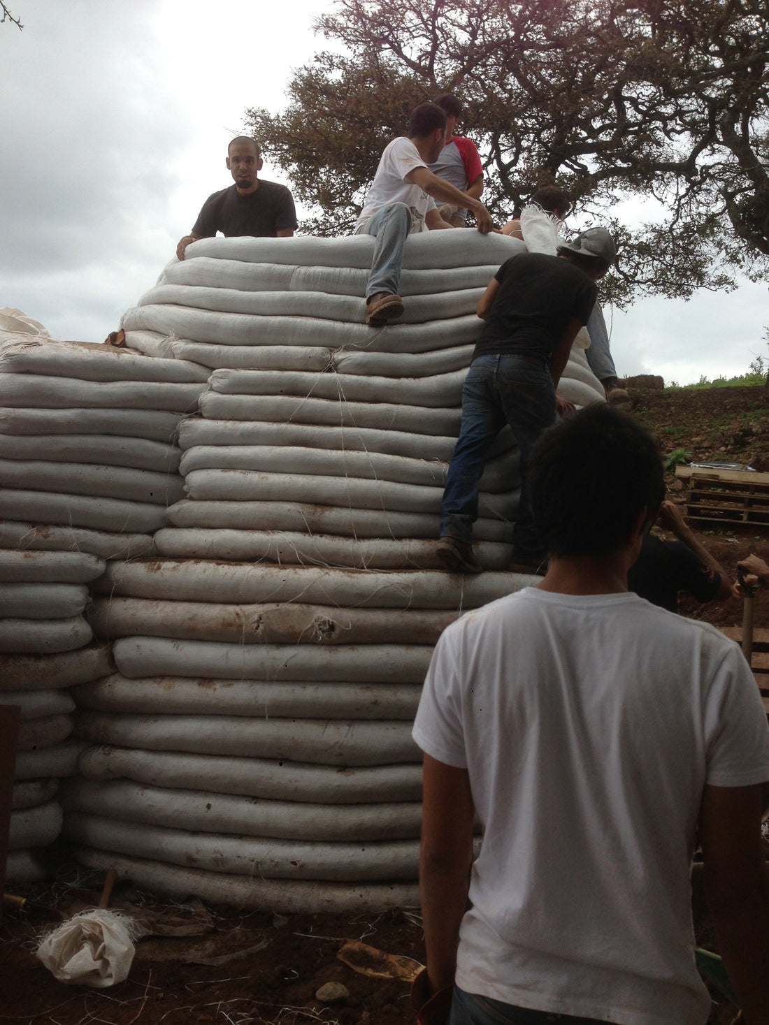 Superadobe e Hiperadobe: Autoconstrucción Sustentable con Tierra Buena