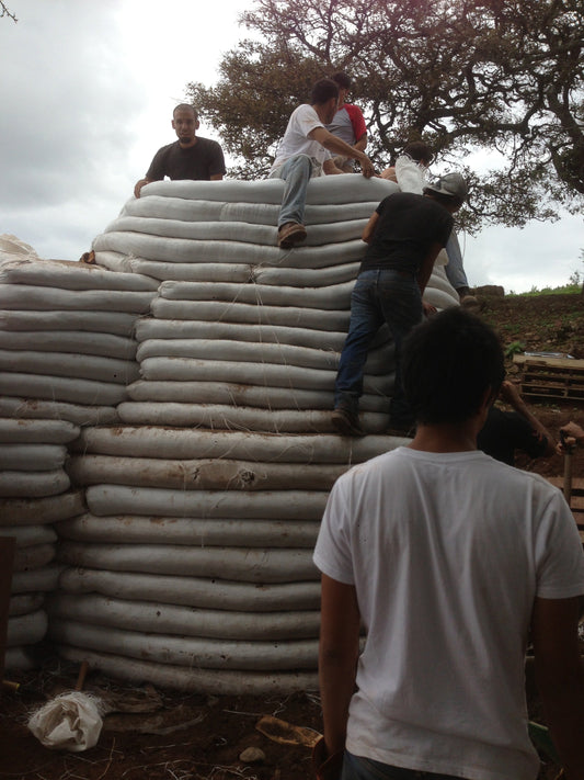 Superadobe e Hiperadobe: Autoconstrucción Sustentable con Tierra Buena