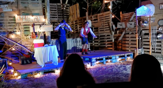 Más allá del Gafete: Conectando de Verdad en Bikini Houses