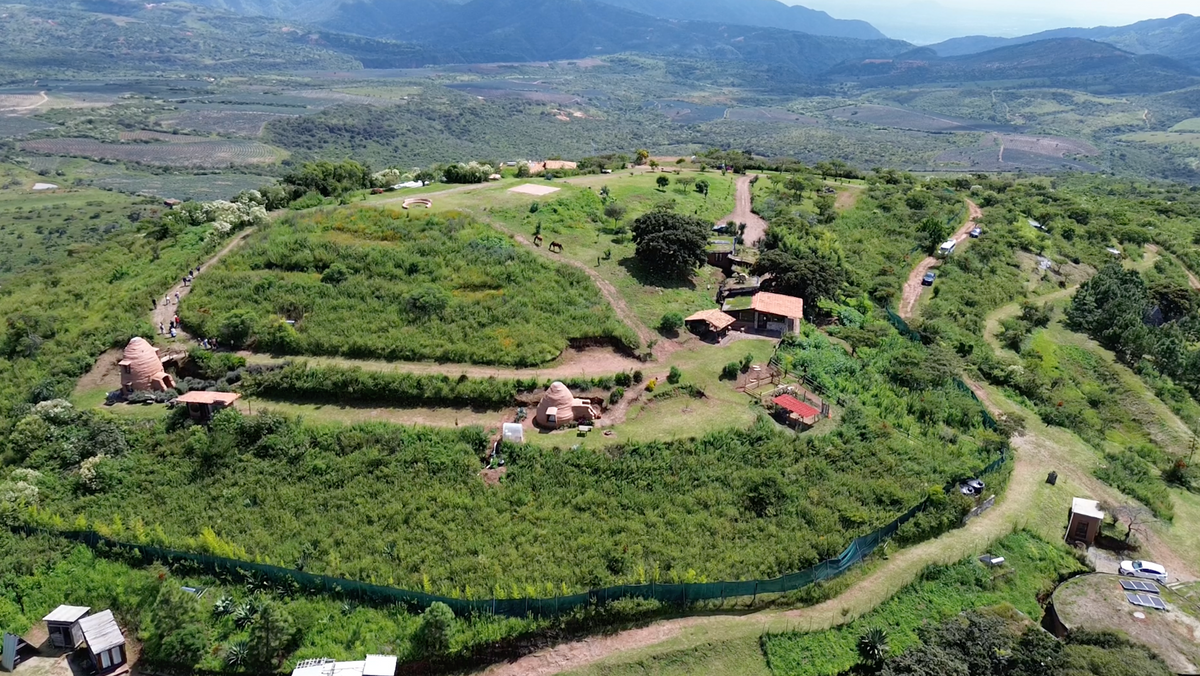 Aldea BikiniHouses integrada a la naturaleza en Tapalpa