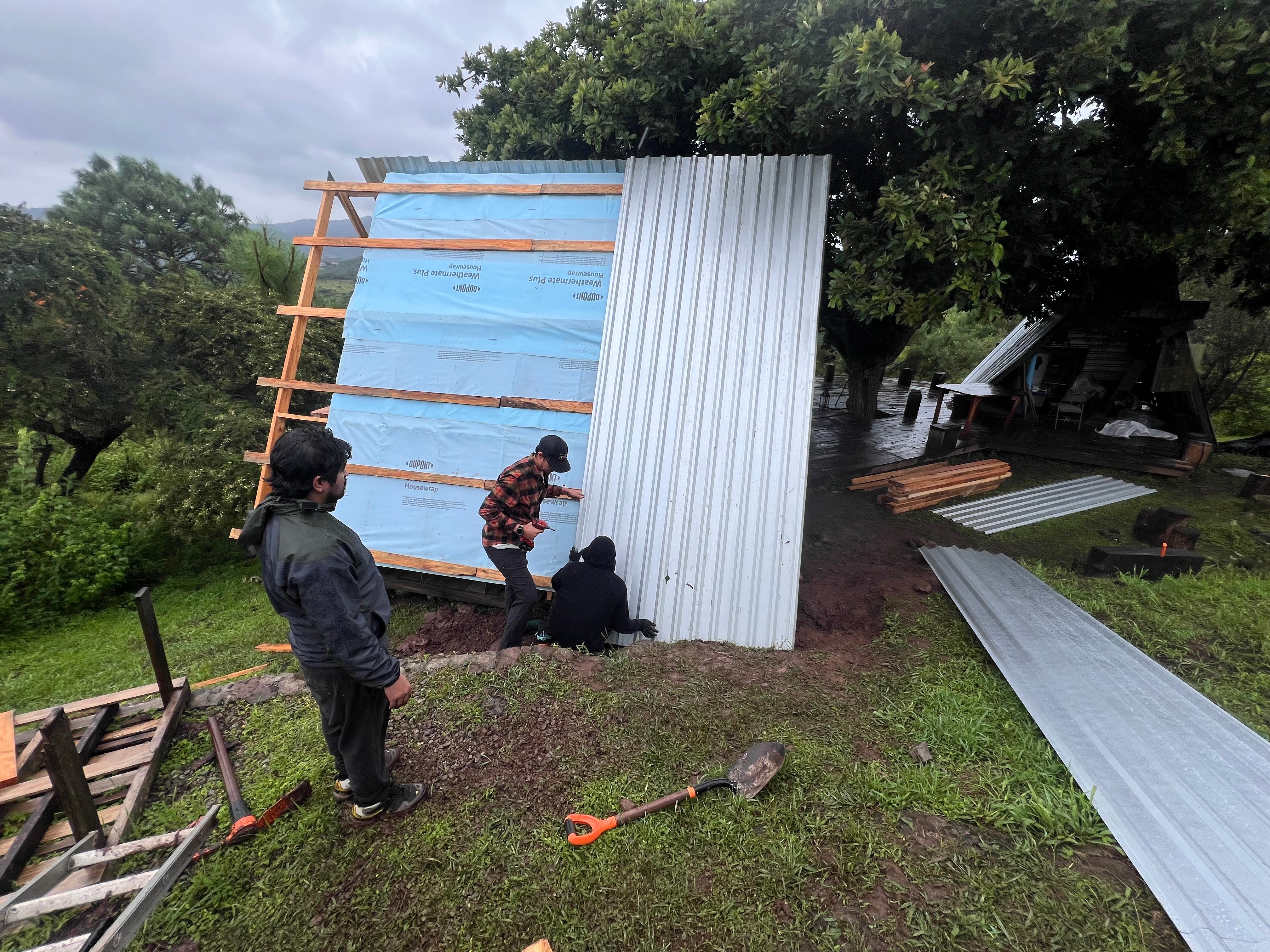 Membrana exterior bajo cubierta de lámina en una A-Frame