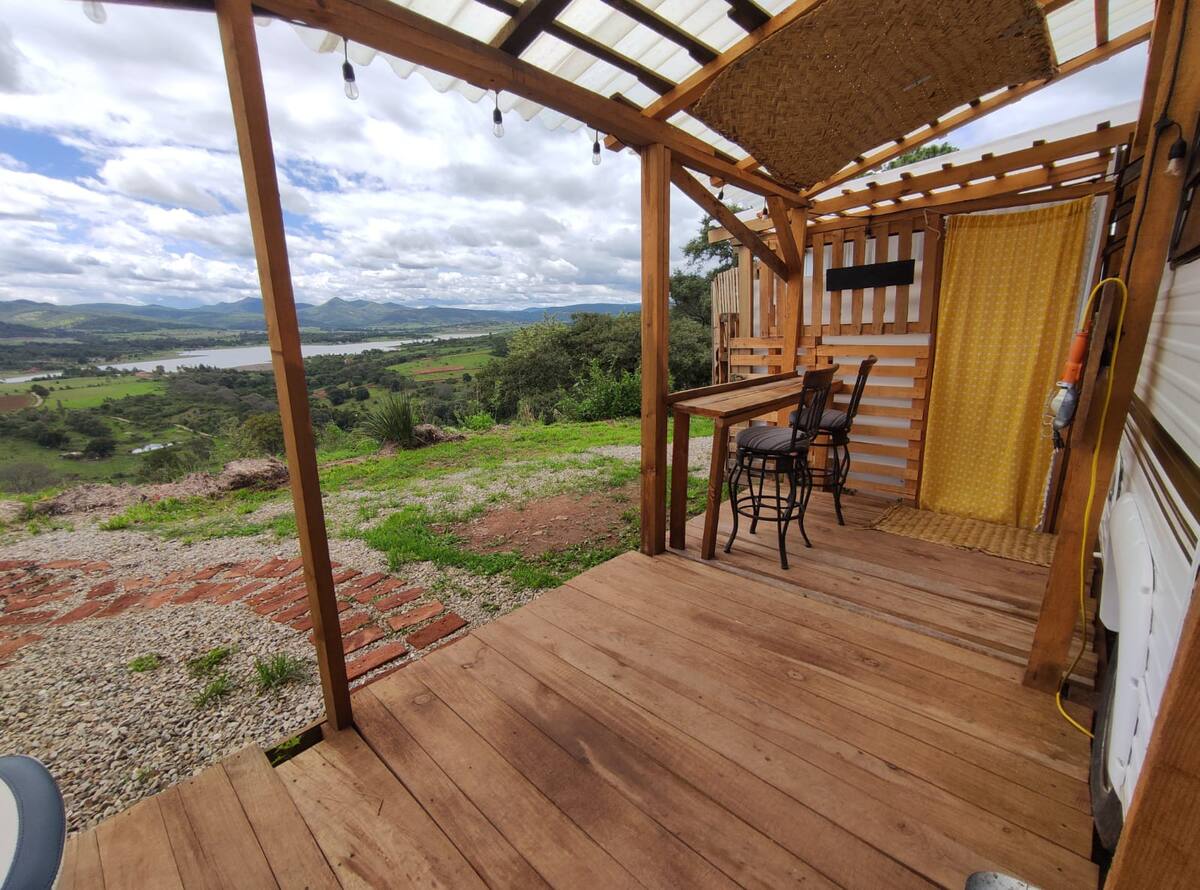 Deck exterior de madera motorhome Tapalpa